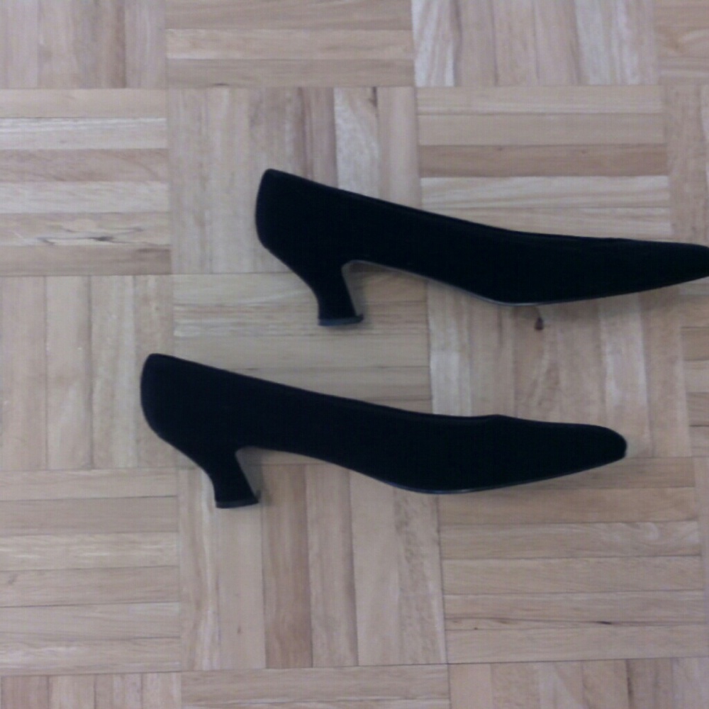 Pumps / Closed Toe - Picture 4 of 4